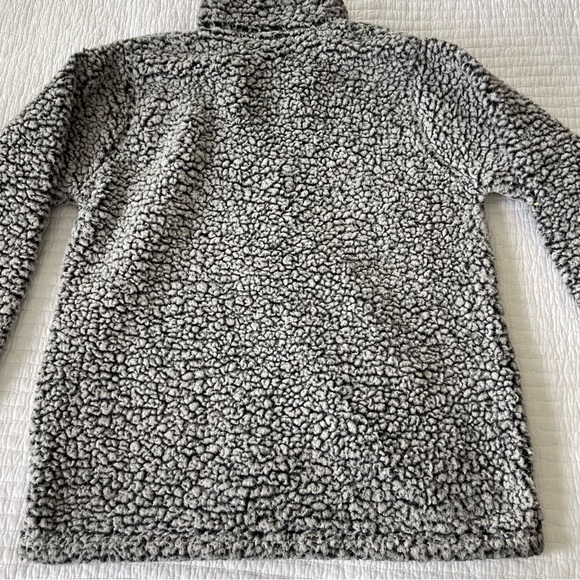 Poshmark Sherpa sweater size L - Picture 2 of 2